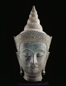 Grande tete dun Buddha pare Photo C RMN Grand Palais MNAAG Paris Thierry Ollivier statue, buddha