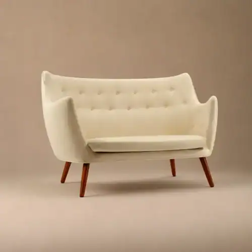 Finn Juhl Poet Sofa Canape de poete fonds neutre e1717005707591 Finn Juhl Poet Sofa Canape de poete fonds neutre e1717005707591